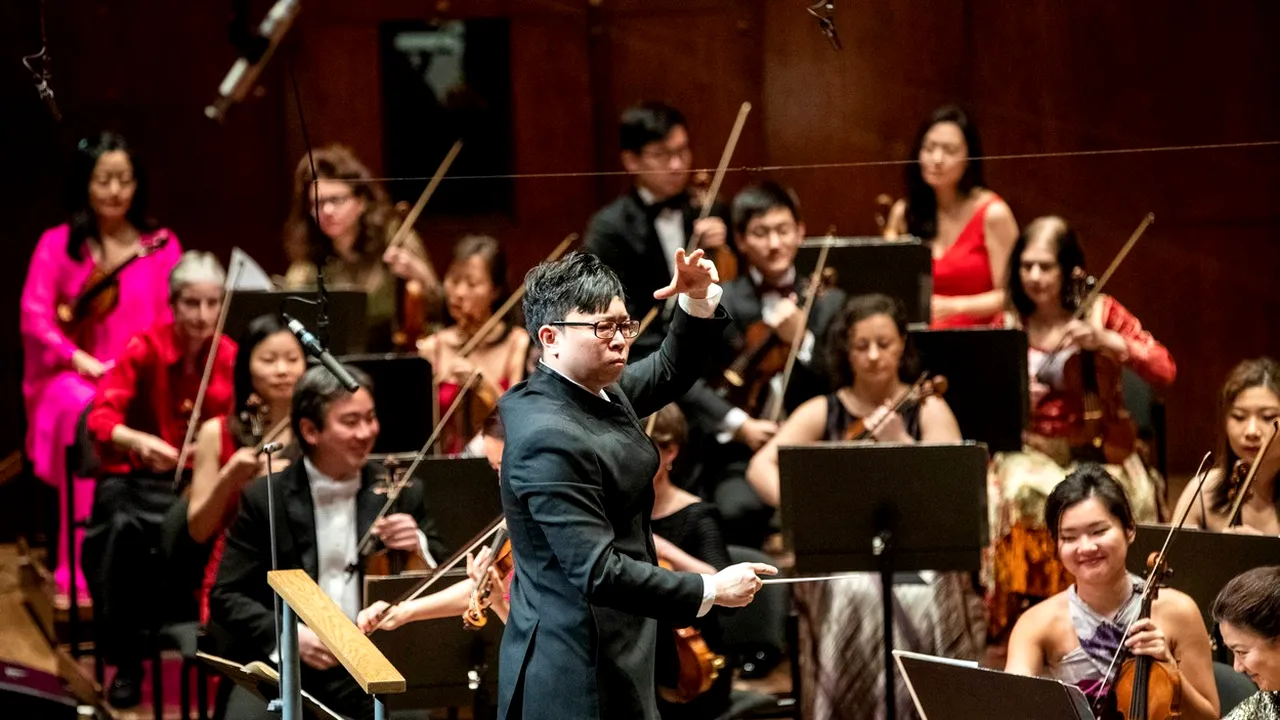 Primul muzician asiatic care a câştigat competiţia de dirijat ”Gustav Mahler”, invitat la Sala Radio