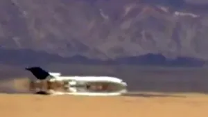 Un avion de pasageri, prăbuşit INTENŢIONAT în deşert. Experimentul care studiază siguranţa pasagerilor - VIDEO