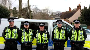 Poliţia britanică a reţinut nouă suspecţi în urma unui atac asupra unui solicitant de azil