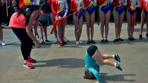 Avocatului Poporului, SESIZAT după imaginile cu copii de la defilarea din Piteşti | VIDEO