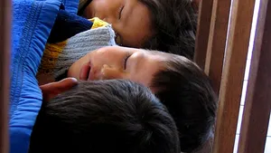 Asistenţii sociali vor şi ei sporuri, ca medicii: în timpul pandemiei, dorm câte cinci într-un pat