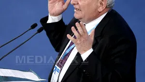 Liderul PPE: Parlamentul României să dea posibilitatea continuării anchetei în cazul lui Ponta