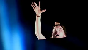 Peste 60.000 de spectatori la concertul Avicii de la Festivalul Untold, printre ei fiind şi Emil Boc - FOTO