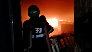 Incendiu puternic la o fabrică de cherestea din judeţul Sibiu