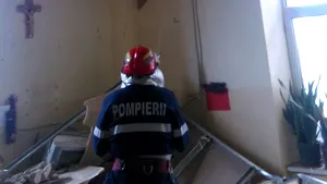 Tavanul unui cămin de bătrâni din Maramureş s-a surpat peste pacienţi. Doi oameni au fost răniţi