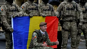 Guvernul majorează soldele de grad şi salariile gradului profesional pentru militari şi poliţişti 