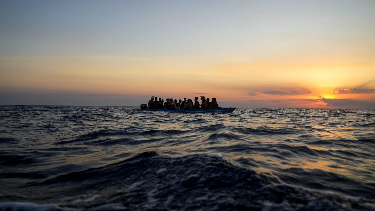 Spania: Cel puţin 48 de migranţi, căutaţi în largul insulelor Canare după un naufragiu