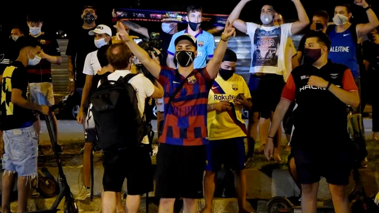 Fanii Barcelonei au ieşit pe străzi, după ce Messi a anunţat că vrea să plece de la club