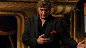 Dacian Cioloş şi Vasile Dîncu participă la spectacolul 