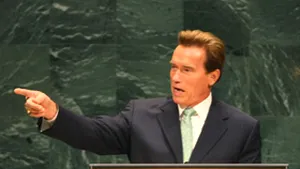 Schwarzenegger, dat în judecată de două sindicate