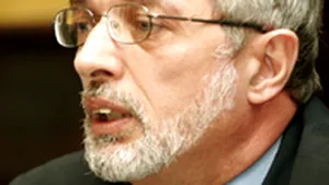 Patronatele acceptă majorarea salariului minim doar dacă se îngheaţă restul salariilor