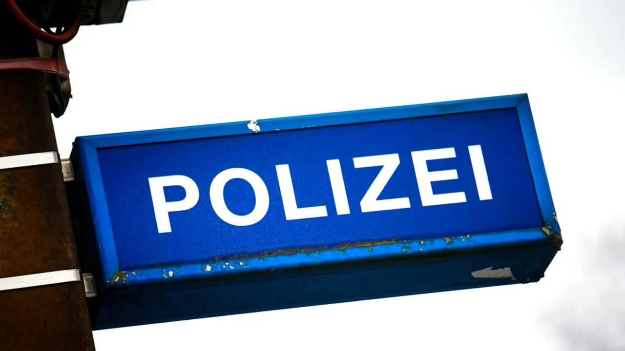 Un român a bătut două tinere într-un tramvai din Bremen după ce le-a văzut sărutându-se