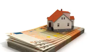 Speriaţi de criza economică, românii renunţă la achiziţia de case şi maşini