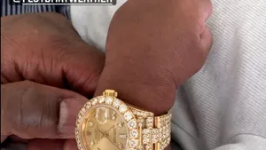 Opulenţă pentru un bebeluş. Ceas cu aur şi diamante, cadou făcut de Floyd Mayweather nepotului său de doar 5 săptămâni