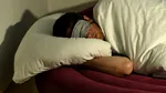 Studiu: Utilizarea dispozitivelor electronice în pat poate crește riscul de insomnie cu 59%