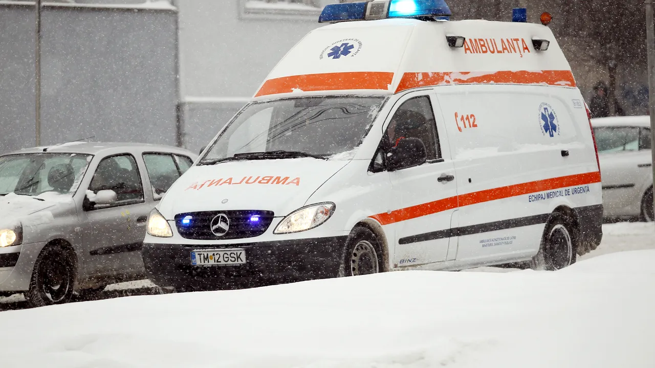 Ambulanţă în misiune, lovită de un camion-şcoală, în timpul examenului pentru permis auto