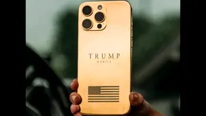 Scandal pe telefoanele de aur ale lui Trump. Peste jumătate de milion de americani au comandat, de 1 an niciun telefon nu a fost livrat