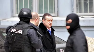 Gigi Becali, reţinut de poliţie (Video)
