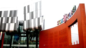 Un bărbat a murit după ce a căzut în puţul unui lift din Sun Plaza