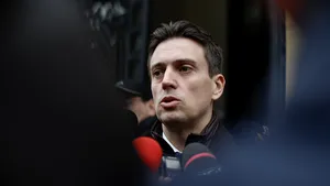 Cătălin Ivan, scrisoare deschisă către Klaus Iohannis: Rezolvaţi situaţia Cameliei Smicală şi a copiilor săi