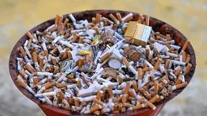Aproape jumătate dintre cazurile de cancer care pot fi prevenite, legate de două obiceiuri de viață