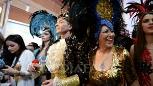 REPORTAJ: Mazăre, Botezatu şi tinerele în costume de baie, vedetele deschiderii târgului de turism - GALERIE FOTO