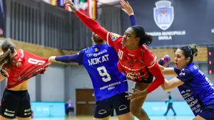 Două handbaliste de la Gloria Bistrița, incluse în echipa ideală a etapei din Liga Campionilor