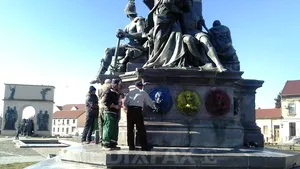 Arad: Statuia Libertăţii a fost vandalizată, fiind vopsită parţial în culorile drapelului românesc