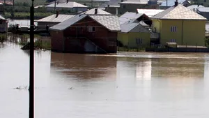 Aproximativ 100 de gospodării sunt inundate în cinci localităţi din judeţul Olt