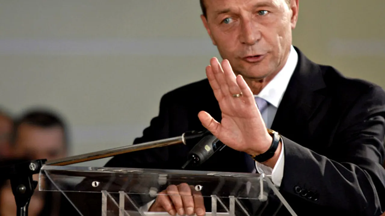 Parlamentul decide ca depunerea jurământului de către Băsescu să aibă loc pe 21 decembrie