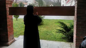 ISTORIA FĂRĂ PERDEA Marius Oprea. Un batalion de Securitate, împotriva unei mînăstiri de maici