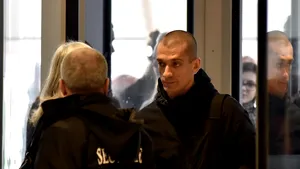 Activistul Piotr Pavlenski, reţinut la Paris / Ancheta nu are legătură cu retragerea lui Griveaux