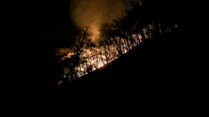Incendiu uriaș în New Jersey. Mii de persoane au fost evacuate