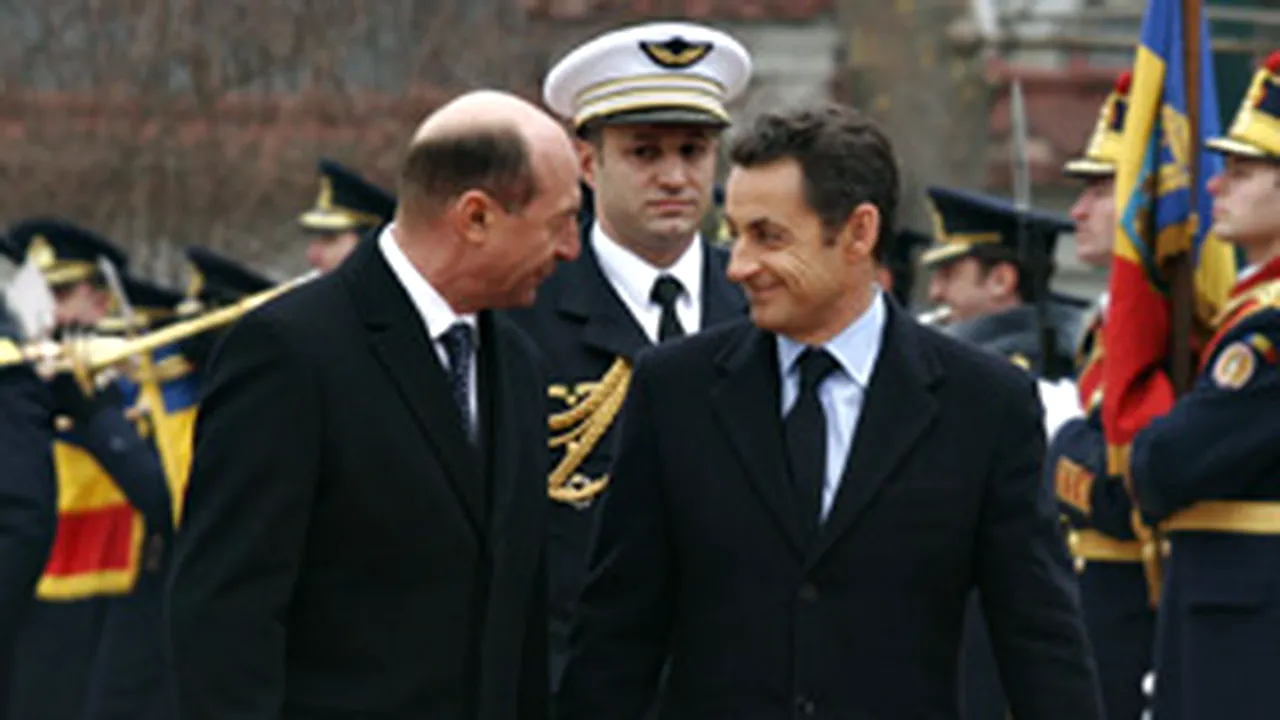 Sarkozy i-a luat stiloul lui Băsescu - VIDEO