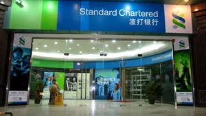 RESTRUCTURĂRI masive la banca britanică Standard Chartered. Vor fi desfiinţate 15.000 de locuri de muncă