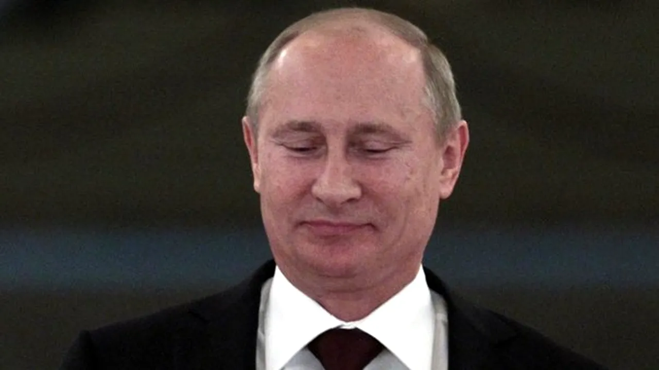 Vladimir Putin, sărbătorit şi contestat la împlinirea a 60 de ani. Imagini inedite cu preşedintele Rusiei - GALERIE FOTO