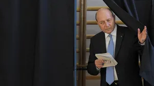 Băsescu: Dăncilă ar trebui să depună mandatul la preşedinte/ Despre liderul PSD: Dragnea, schimonosit şi fără autoritate