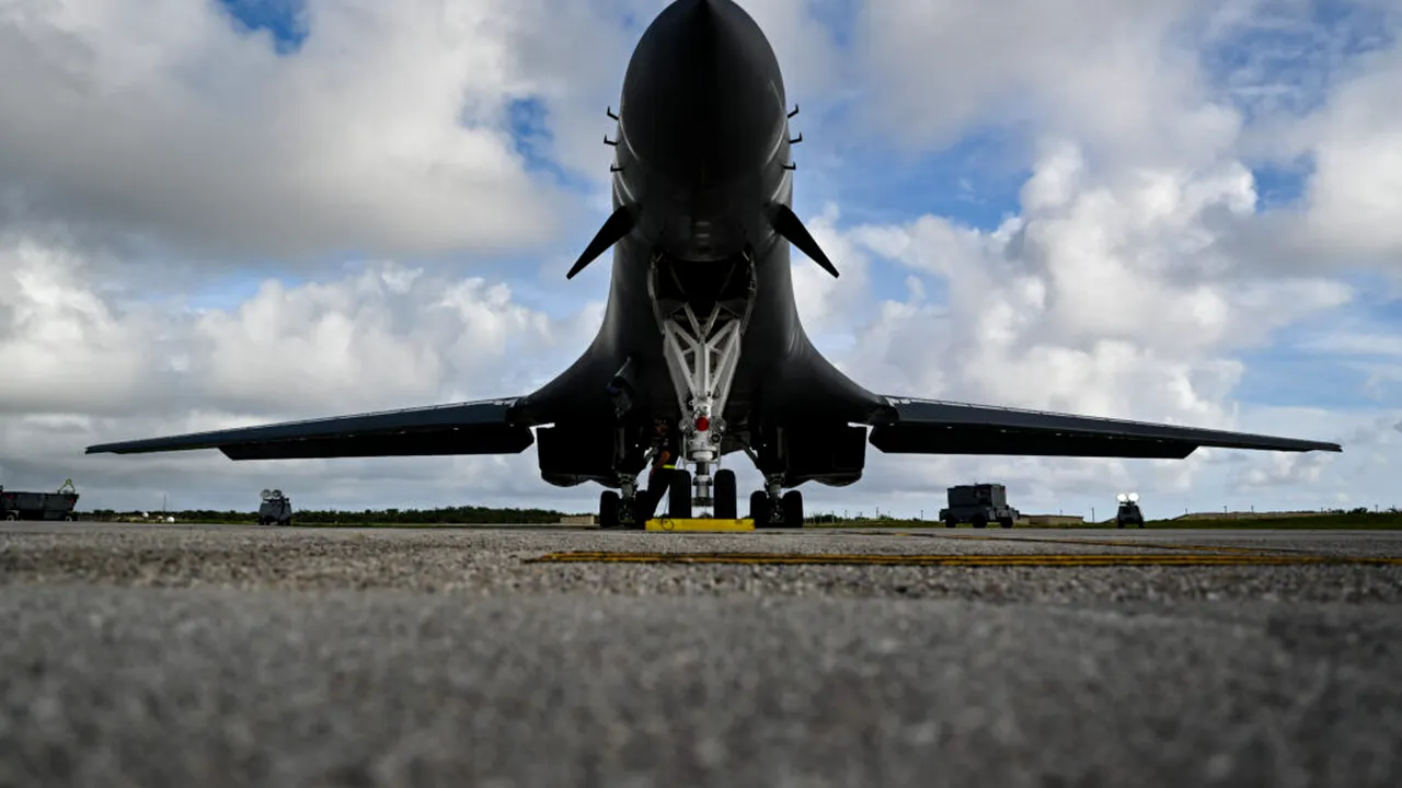 Un avion militar al României transportă patru răniți din Macedonia de Nord în Lituania