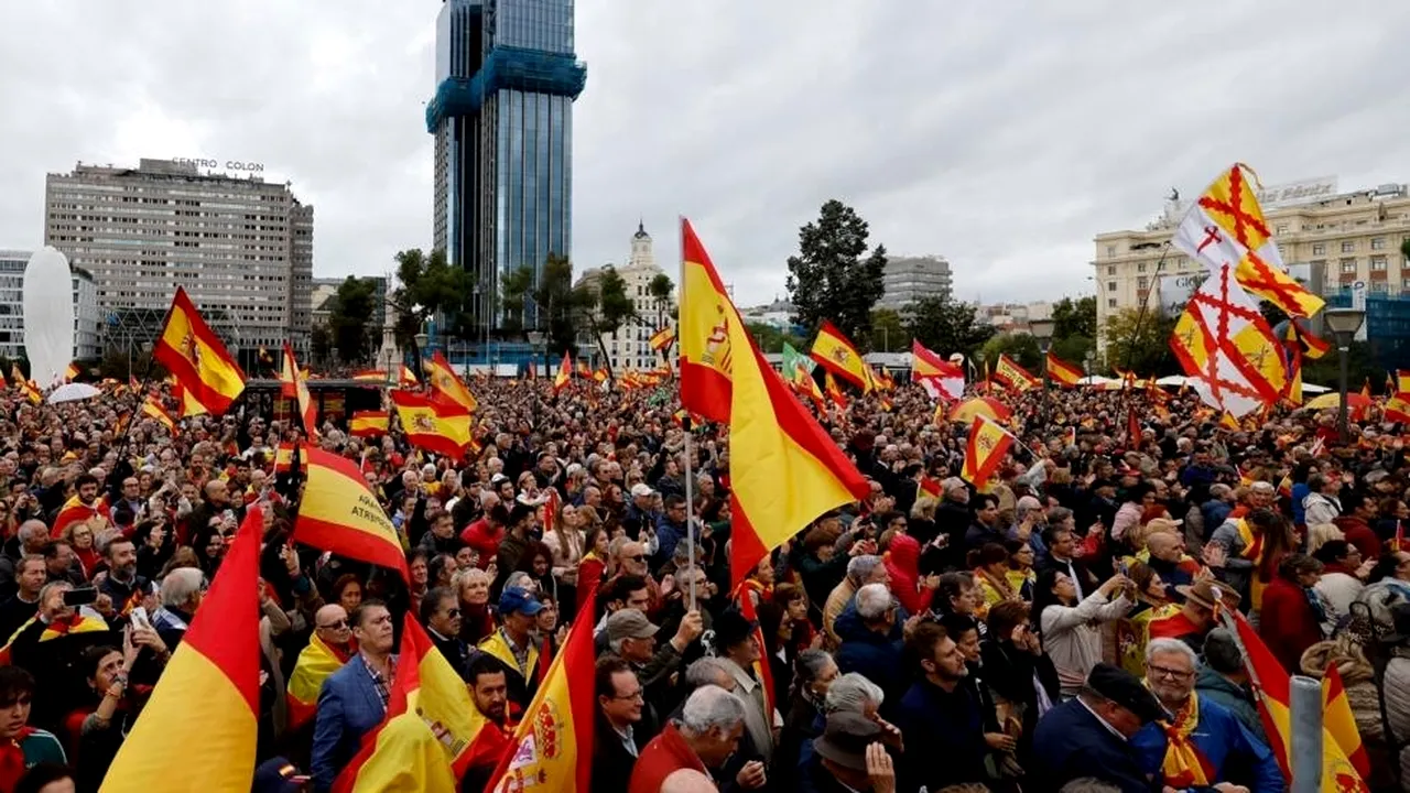 Protest masiv la Madrid împotriva planurilor de a da amnistie separatiştilor catalani