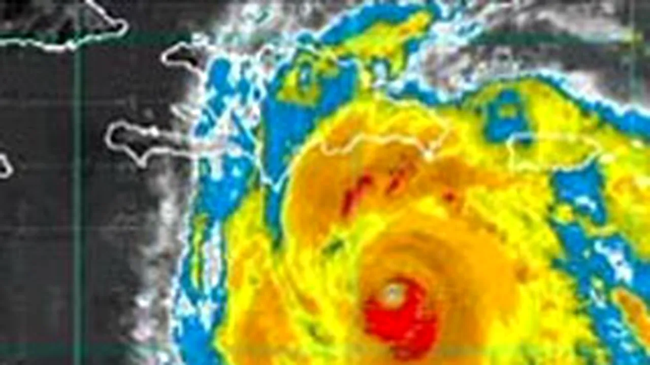 Stare de alertă în Caraibe. Uraganul Dean se îndreaptă spre Jamaica şi Insulele Cayman