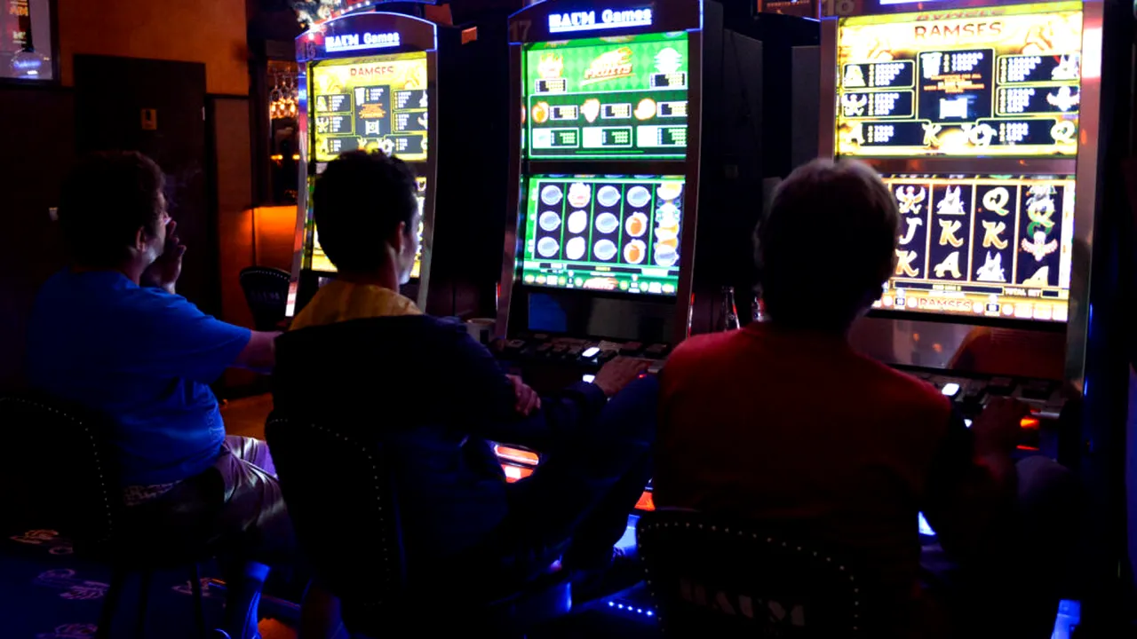 Senatul adoptă două proiecte privind jocurile de noroc: acces de la 21 de ani, reclamele online sunt restricționate