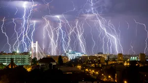 AVERTIZARE ANM: Duminică - vijelii şi căderi de grindină. Prognoză specială pentru Bucureşti