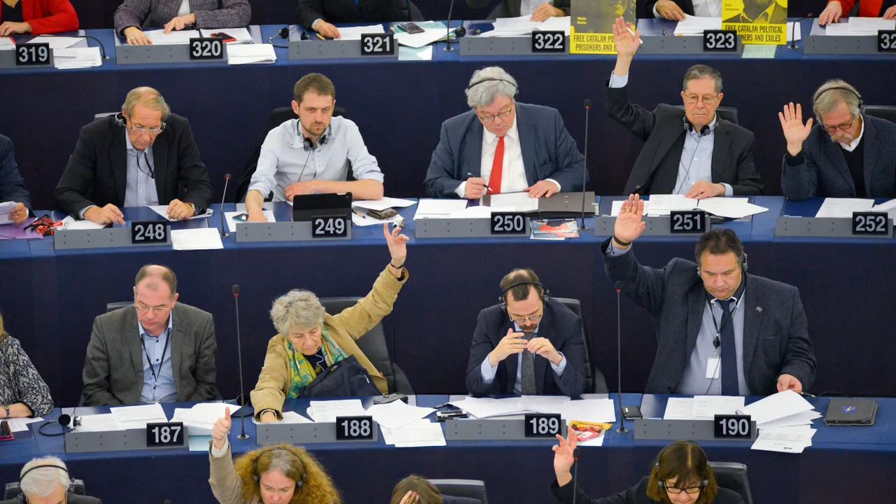 Statul de drept din România, dezbătut de eurodeputaţi, alături de CE/ Comisar: Ţara trebuie să revină urgent pe calea reformelor/ Oficialii europeni, acuzaţi de Weber şi Grapini de „standarde duble”