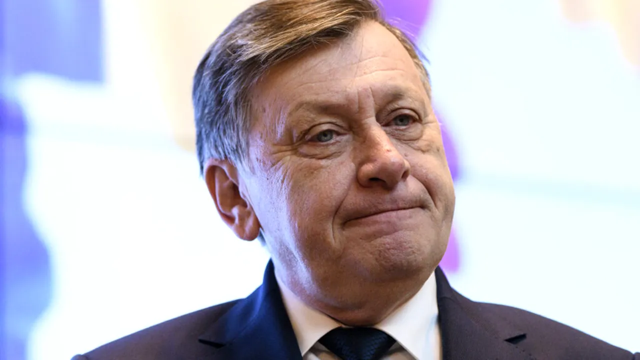 Crin Antonescu: Ponta e un trădător de rând, nu se va clasa nici măcar în primii trei candidați