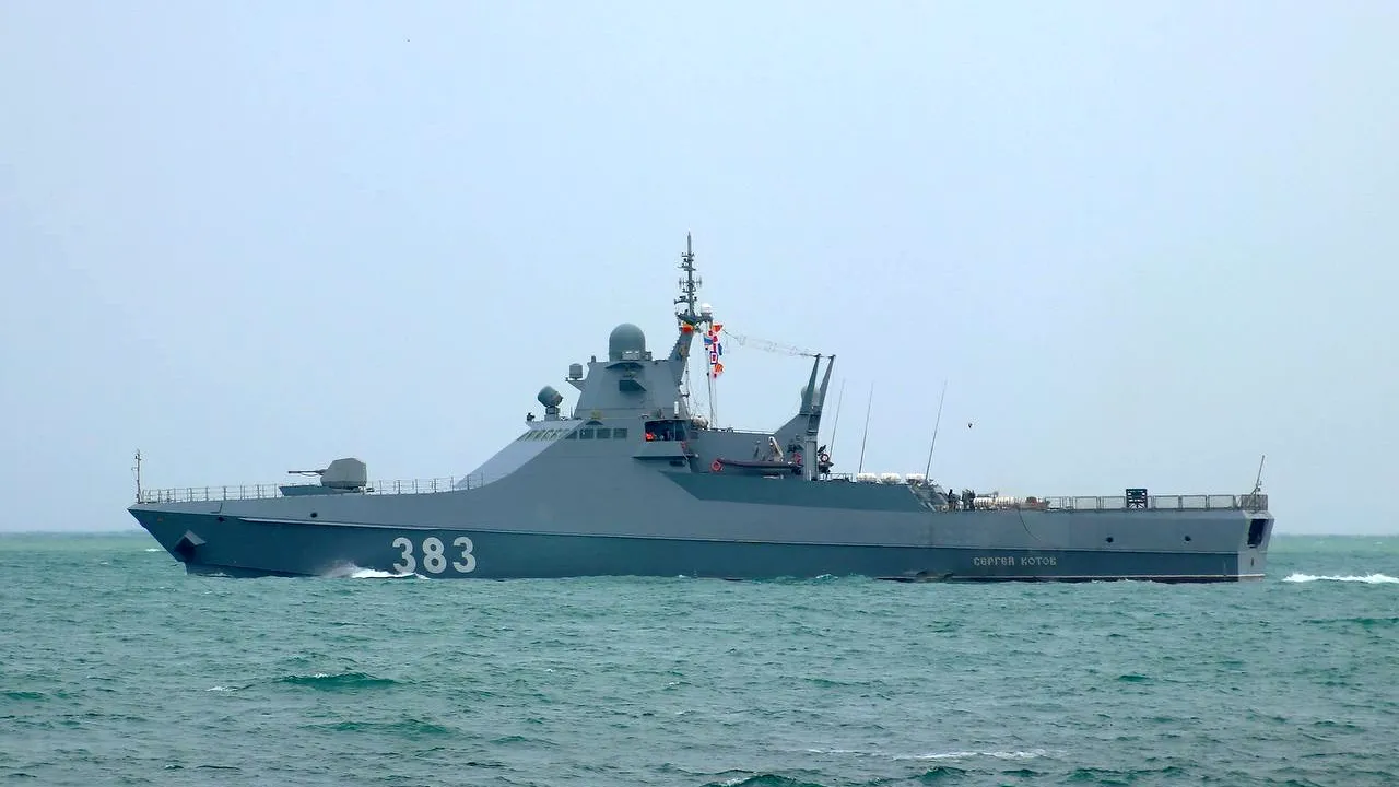 Două nave militare ale Rusiei, aflate în Marea Neagră, au fost atacate cu drone maritime ucrainene
