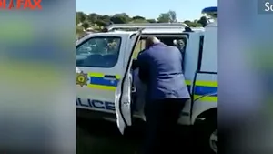 Nuntă oprită de poliţie în Africa de Sud. Motivul pentru care mirele, mireasa şi cei 40 de nuntaşi au fost conduşi la secţie