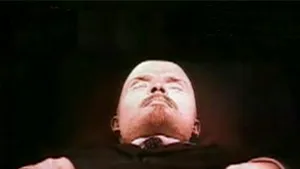 Lenin ar putea fi mutat din mausoleul din Piaţa Roşie
