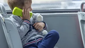 Un copil din Dolj a sunat la 112 și a comandat o pizza în urma unei provocări online. Ce amendă a primit reprezentantul său legal