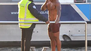 Rugbistul Manu Tuilagi, reţinut de poliţia neo-zeelandeză pentru că a sărit de pe un feribot