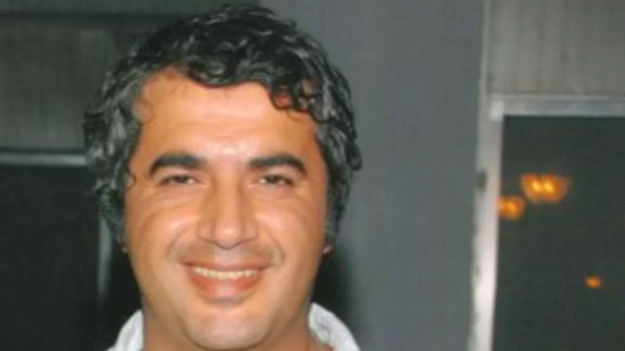 A ajuns din dragoste să fie interzis în mai multe ţări decât Bin Laden! Povestea incredibilă a unui fost afacerist ce a devenit obsedat de o chelneriţă
